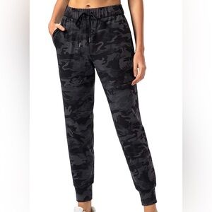 Women's Large Camo Joggers